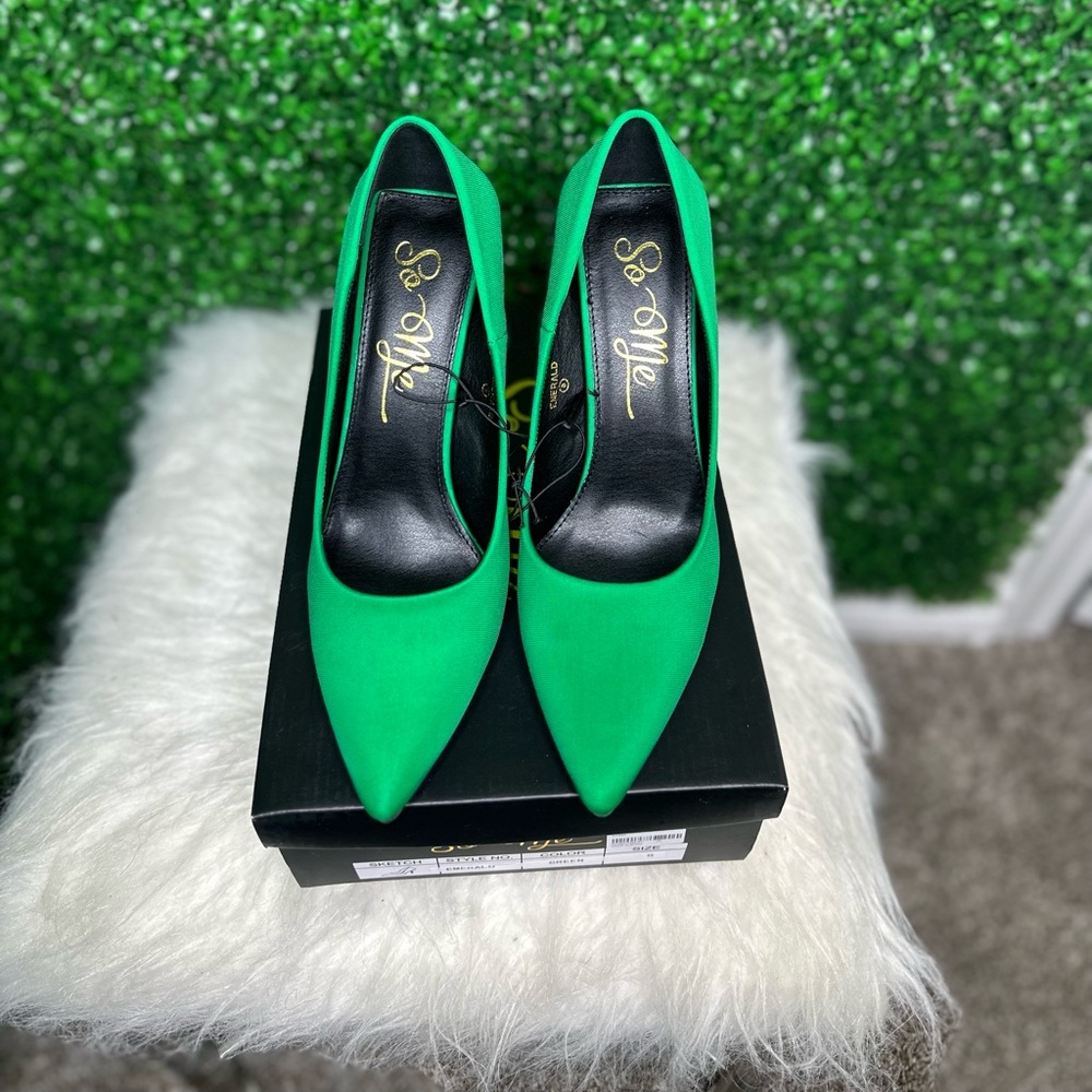 So Me! Green pointed toe heel pump. Never worn